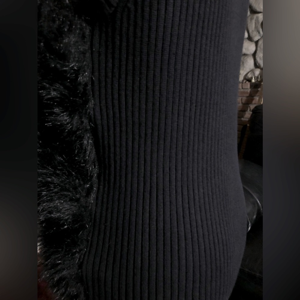 ‼️SOLD‼️Vintage Anne Klein Black Faux Fur Vest w/Knit Sweater Back-IMMACULATE!! - Picture 6 of 11